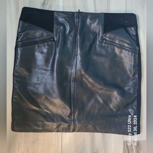 Size 8 Theory black italian leather skirt